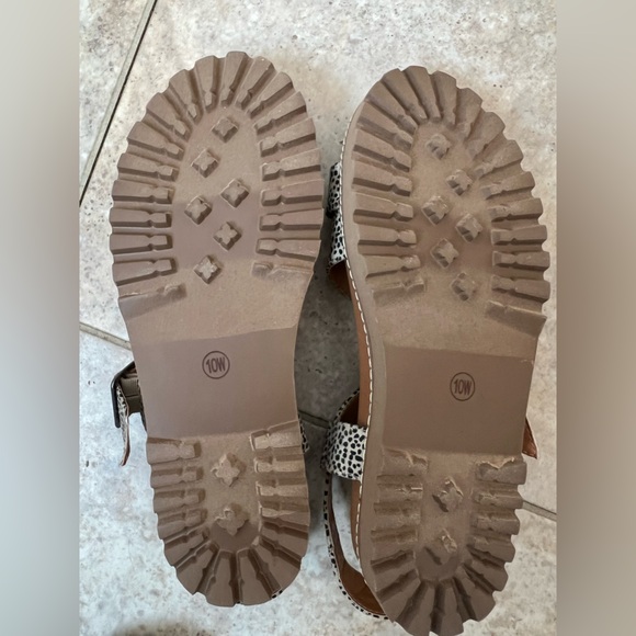 Universal Thread Sandals - Picture 3 of 3